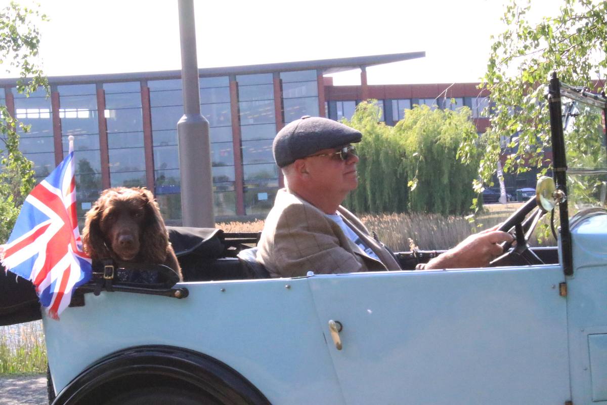 1930s Austin 7 with dog